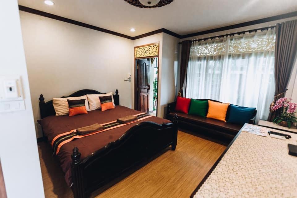 Banchan Hostel Ayutthaya Extérieur photo