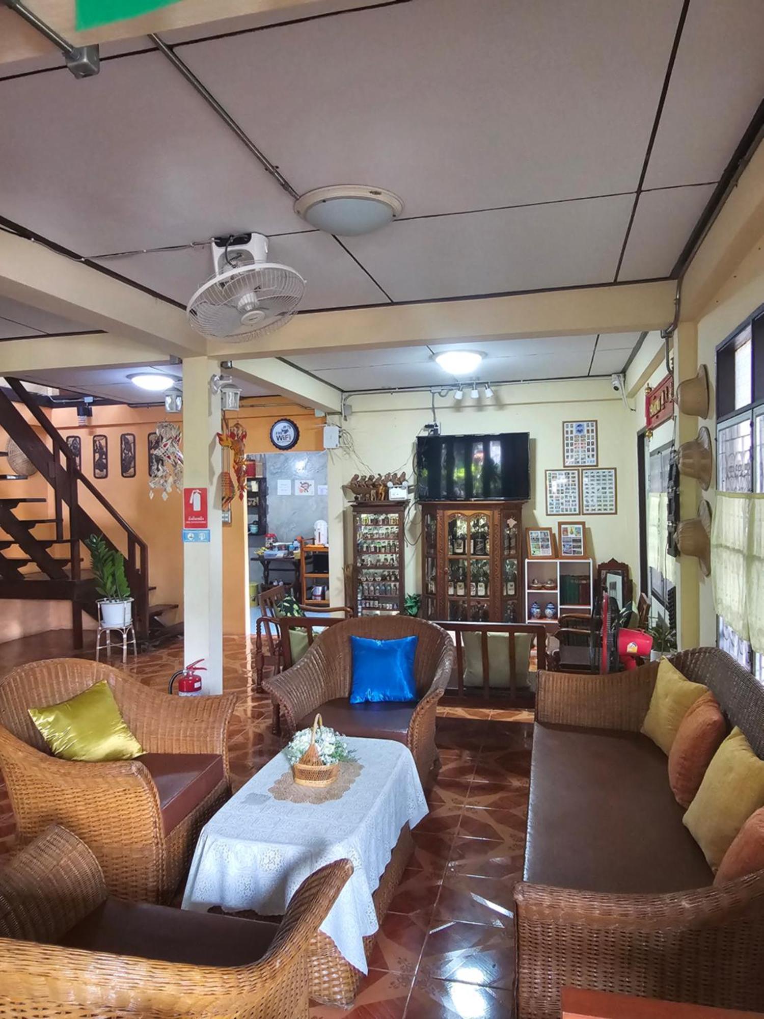 Banchan Hostel Ayutthaya Extérieur photo