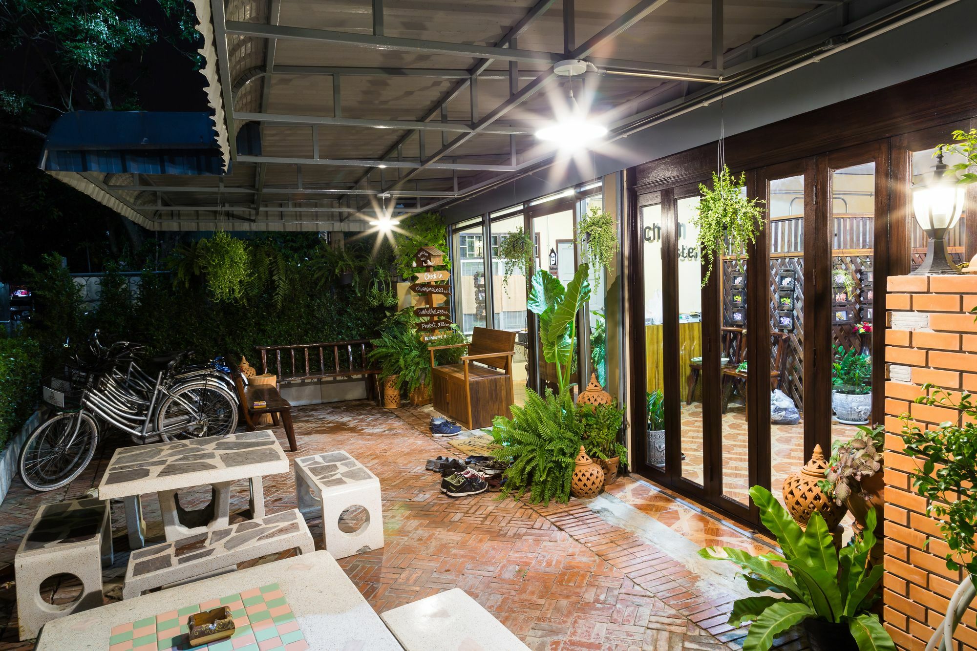 Banchan Hostel Ayutthaya Extérieur photo